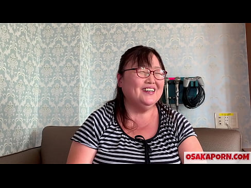 ❤️ Fet japansk mamma visar sina enorma bröst och njuter av en sexleksak. En 51-årig asiatisk mamma berättar om sin sexuella erfarenhet. Yukiko 1 OSAKAPORN fet milf Fucking at us ﹏